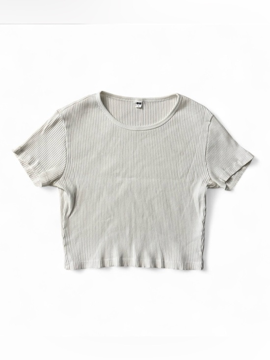 Uniqlo Tops - 3 / $30 💘 uniqlo white ribbed crop top